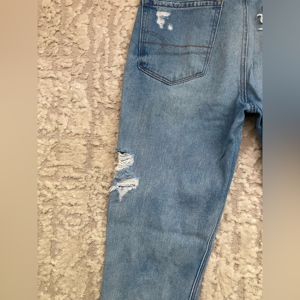 American Eagle Distressed Mom Jeans size 2 regular - Picture 11 of 11